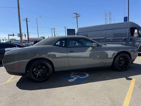 Used 2017 Dodge Challenger SXT RWD image 4