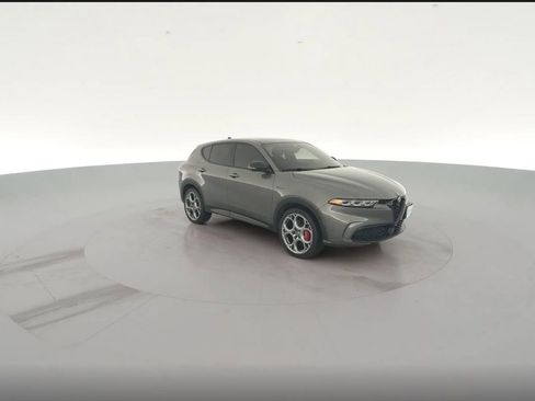 Used 2024 Alfa Romeo Stelvio Veloce image 3