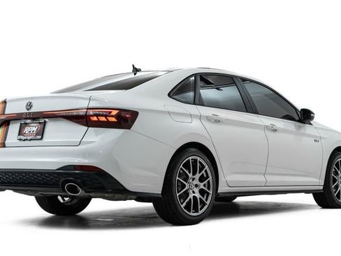 Used 2025 Volkswagen Jetta GLI Autobahn image 4