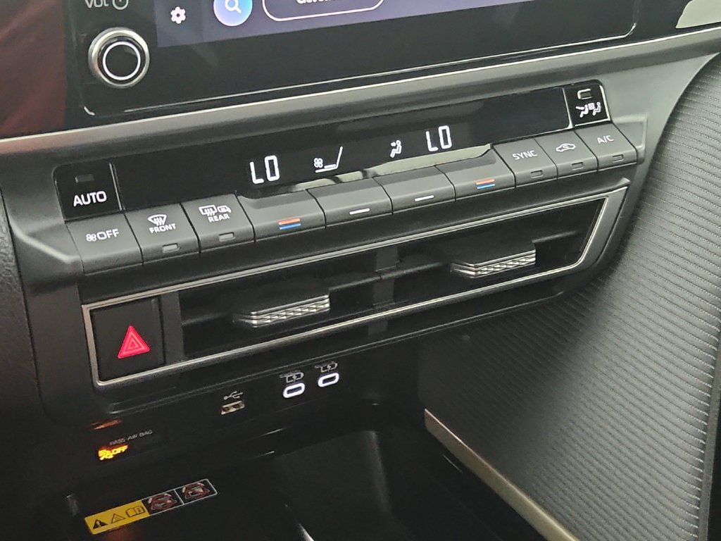 Used 2026 Toyota Camry SE FWD image 29