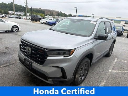Certified 2025 Honda Pilot TrailSport image 1