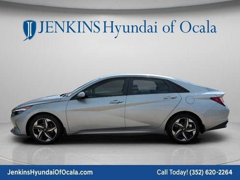 Used 2023 Hyundai Elantra SEL w/ Convenience Package image 6