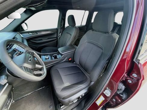 Used 2025 Jeep Grand Cherokee Laredo X w/ Luxury Tech Group I AWD/4WD image 22