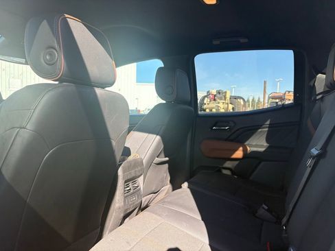 Used 2025 GMC Canyon AT4 image 8