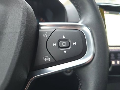 Certified 2024 Volvo XC40 B5 Plus w/ Climate Package image 31