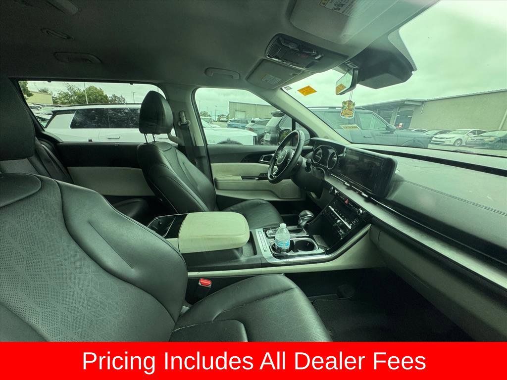 Certified 2024 Kia Carnival EX FWD image 3
