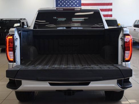Used 2022 GMC Sierra 1500 Elevation RWD image 18