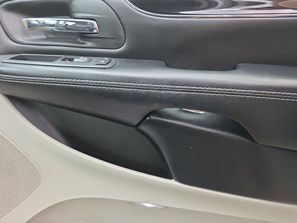 Used 2019 Dodge Grand Caravan SXT FWD image 20