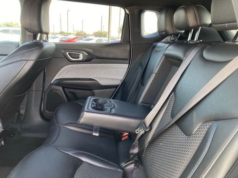 Used 2024 Jeep Compass Latitude image 11