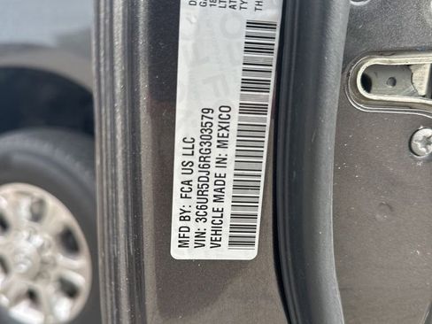 Used 2024 RAM 2500 Big Horn AWD/4WD image 39