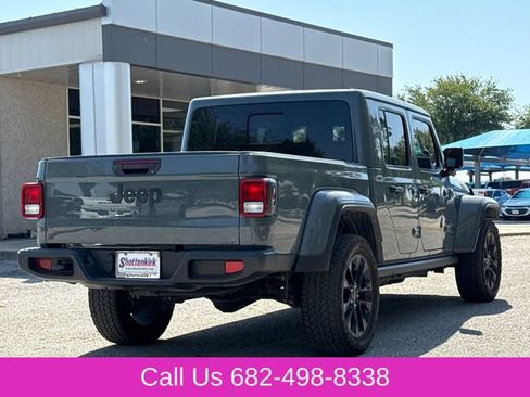 Used 2025 Jeep Gladiator Sport AWD/4WD image 9