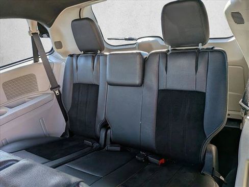 Used 2018 Dodge Grand Caravan SXT FWD image 16