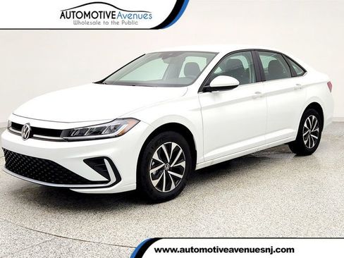 Used 2025 Volkswagen Jetta S image 1