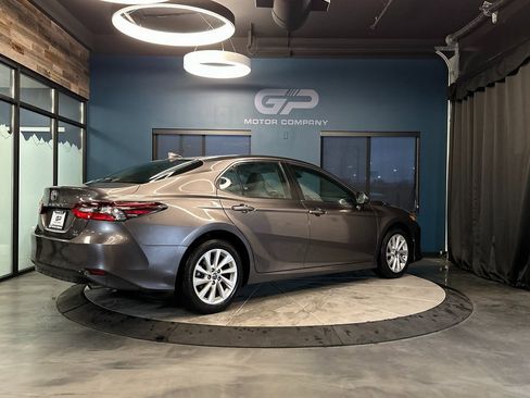 Used 2022 Toyota Camry LE image 3