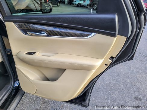 Used 2017 Cadillac XT5 FWD image 31