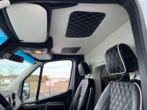 Used 2019 Mercedes-Benz Sprinter 170 w/ Driver Convenience Package image 23