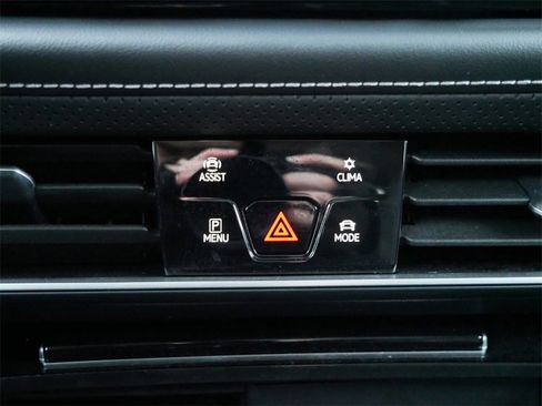 Used 2024 Volkswagen Atlas SE image 22