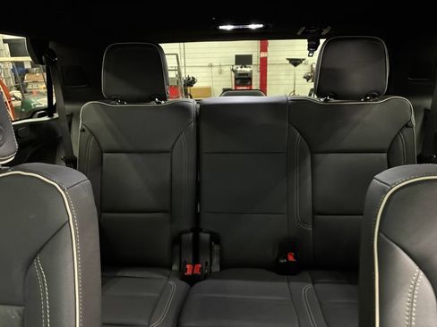 Used 2025 GMC Yukon Elevation w/ Technology Package AWD/4WD image 16