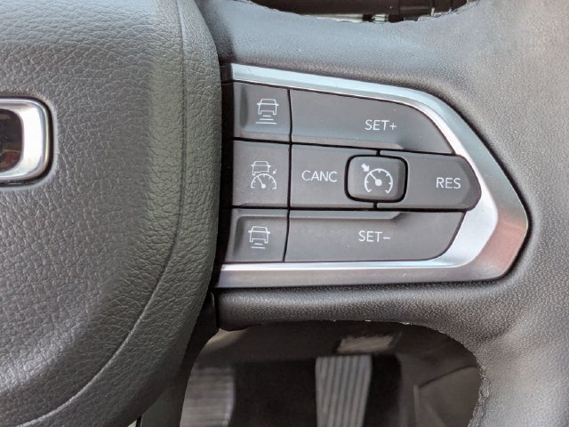 Used 2025 Jeep Compass Limited AWD/4WD image 23