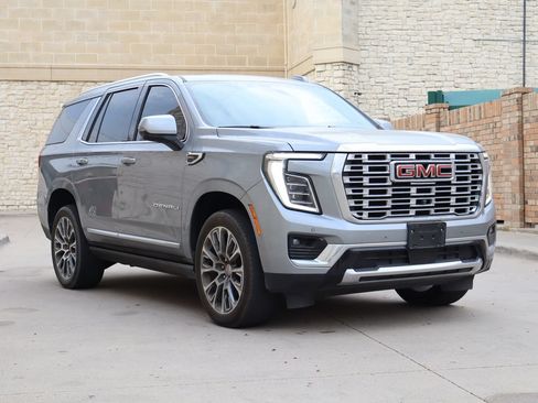 Used 2025 GMC Yukon Denali w/ Sun & Power Step Package RWD image 2