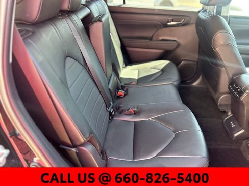 Used 2024 Toyota Highlander XLE image 10