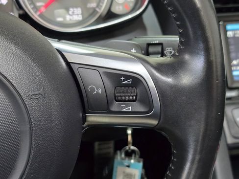 Used 2011 Audi R8 V8 w/ Convenience Pkg image 18
