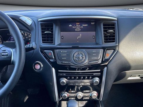 Used 2020 Nissan Pathfinder S image 9