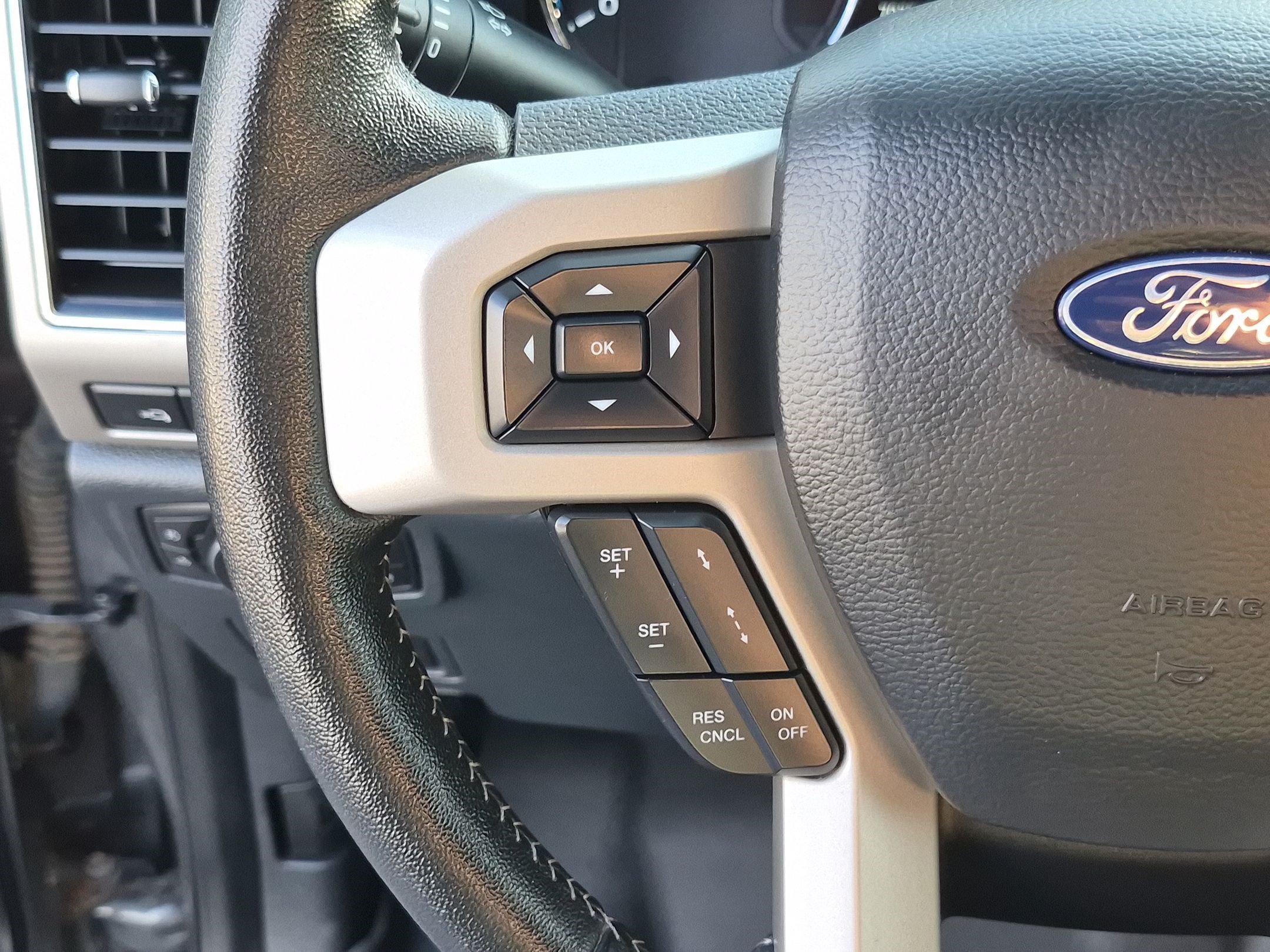 Certified 2022 Ford F350 Lariat w/ Black Appearance Package AWD/4WD image 19