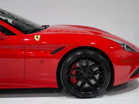 Used 2017 Ferrari California T RWD image 21