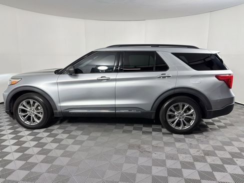 Used 2020 Ford Explorer XLT w/ Equipment Group 202A RWD image 2