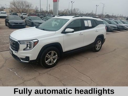 Used 2024 GMC Terrain SLE w/ Driver Convenience Package image 9