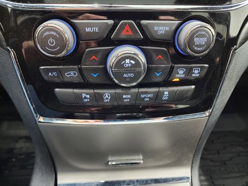 Used 2020 Jeep Grand Cherokee Altitude image 16