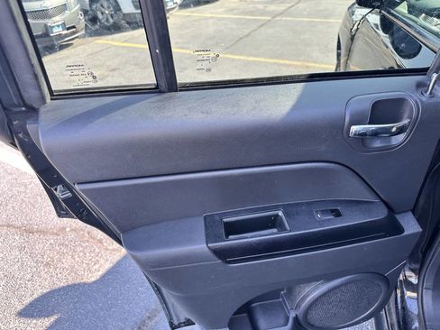 Used 2017 Jeep Compass 75th Anniversary w/ Power Value Group image 17