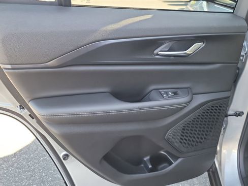 New 2025 Jeep Grand Cherokee Laredo image 9