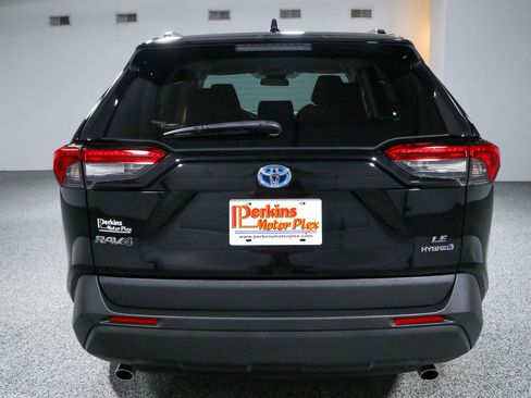 Used 2022 Toyota RAV4 LE AWD/4WD image 8