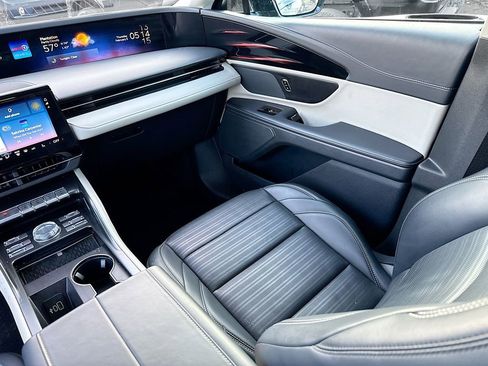 Used 2024 Lincoln Nautilus Reserve image 26