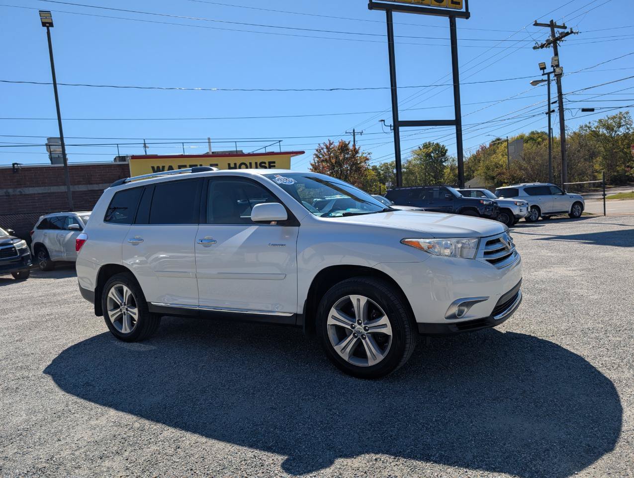 Used 2012 Toyota Highlander Limited w/ Tow Pkg AWD/4WD image 3