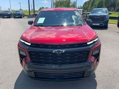 Used 2024 Chevrolet Traverse RS w/ LPO, Floor Liner Package AWD/4WD image 8