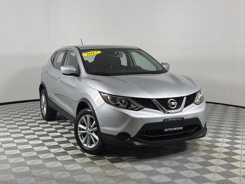 Used 2017 Nissan Rogue Sport S w/ S Appearance Package FWD image 2