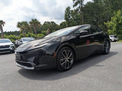 Used 2024 Toyota Prius XLE FWD image 8