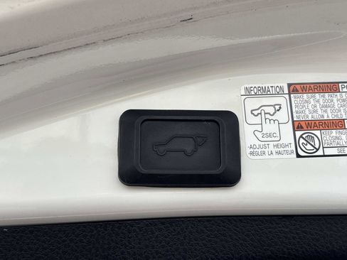 Used 2016 Toyota RAV4 XLE AWD/4WD image 35