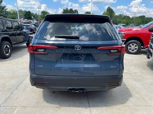 Used 2024 Toyota Grand Highlander AWD image 5