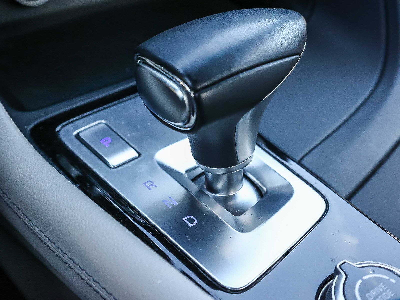 Used 2023 Genesis G70 2.0T RWD image 25