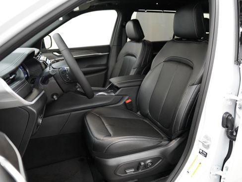 New 2025 Jeep Grand Cherokee L Limited image 4