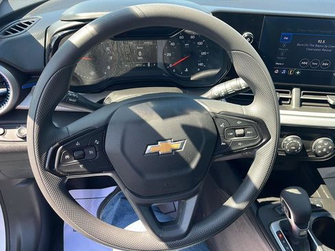 Used 2025 Chevrolet Trax LS FWD image 10