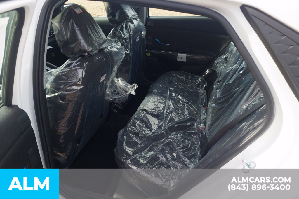 Used 2026 Hyundai Elantra SE FWD image 16