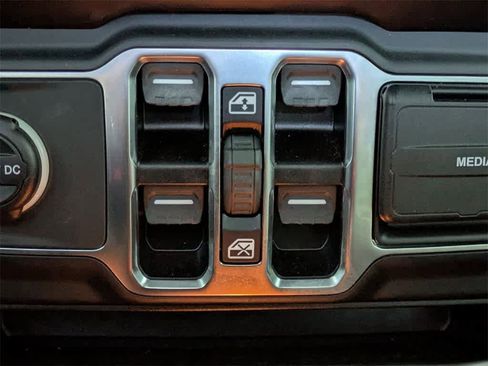 Used 2023 Jeep Gladiator Overland image 28