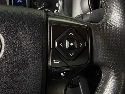 Used 2017 Toyota Tacoma TRD Sport AWD/4WD image 16