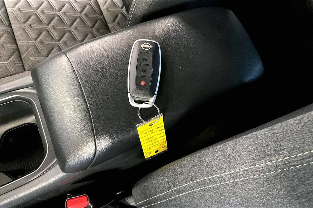 Used 2025 Nissan Kicks SV FWD image 9