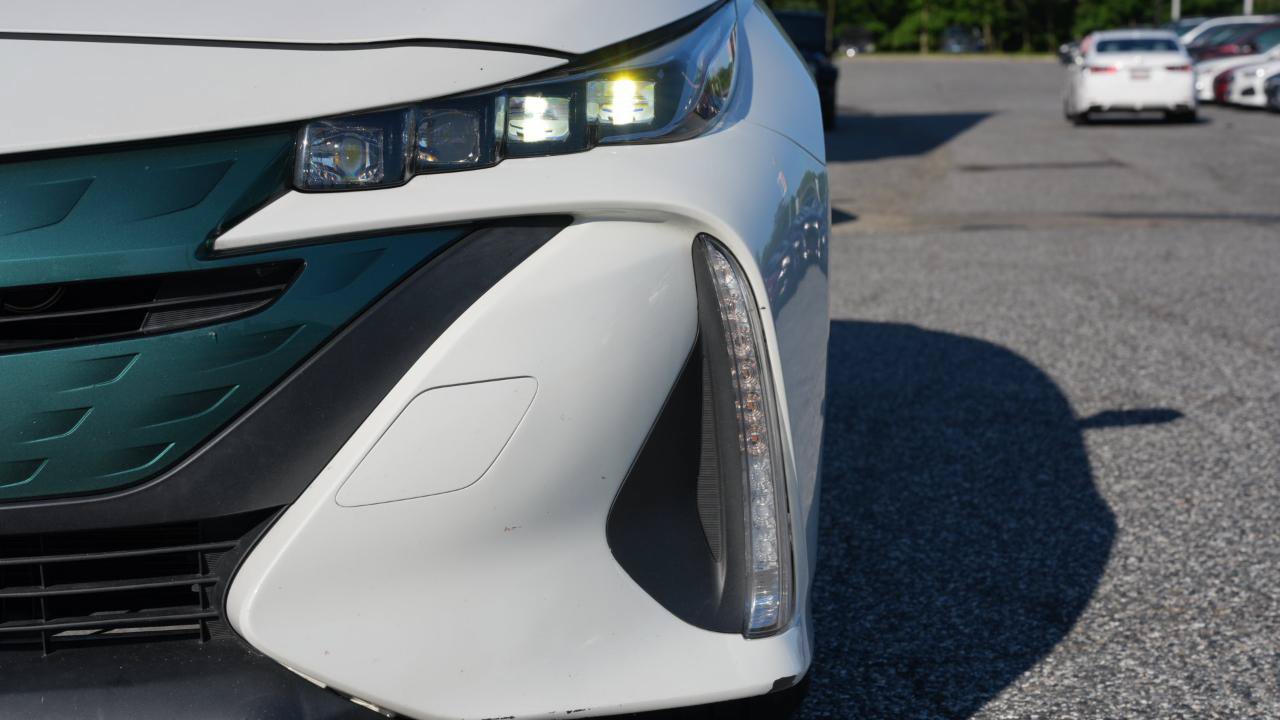 Used 2019 Toyota Prius Prime Plus FWD image 4